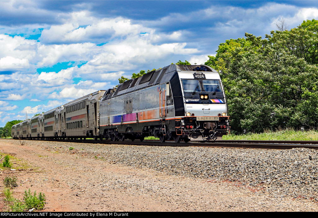 NJT 4524 on train 5525